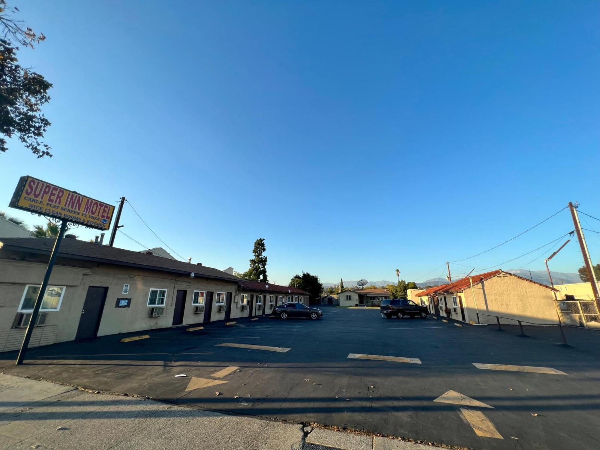 Super Inn Motel By Downtown Pomona Exterior photo